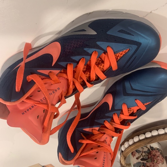 Nike Mens basketball shoes - Picture 2 of 2